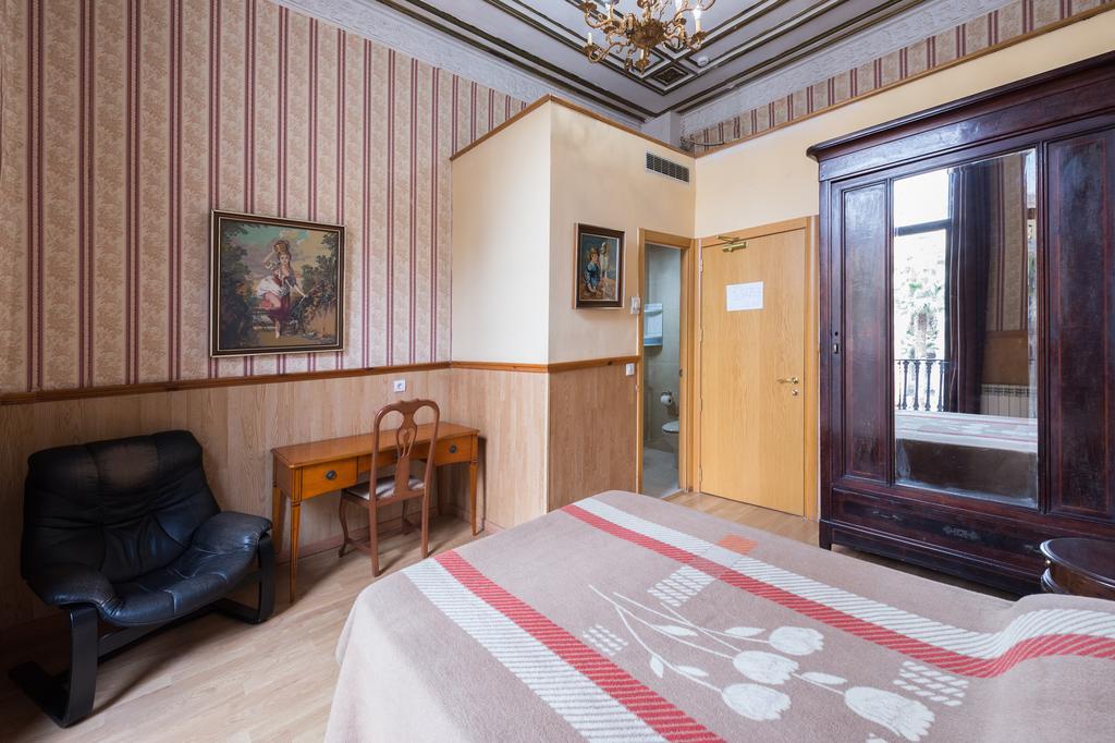 Pension Villanueva Barcelona Bagian luar foto